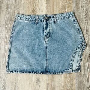 Hazel & Olive side cutout denim mini skirt, zip/button closure, size medium.